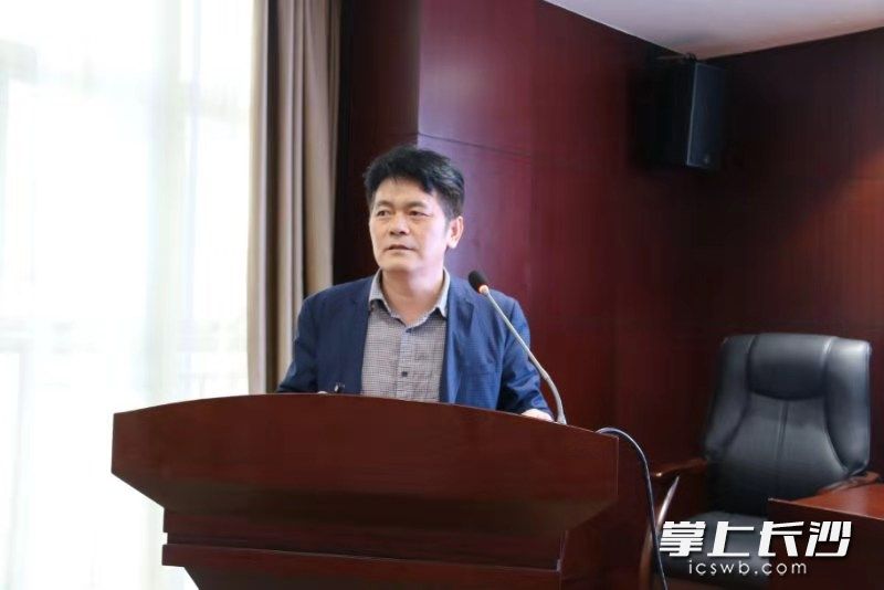 市知识产权局副局长徐拥军讲解高价值专利培育意义。长沙晚报通讯员 李丽莎 摄