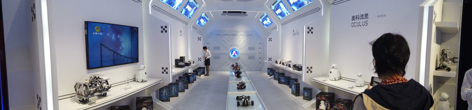 上海未来伙伴教育机器人公司旗下的能力风暴机器人展示。 上海未来伙伴教育机器人公司旗下的能力风暴机器人展示。