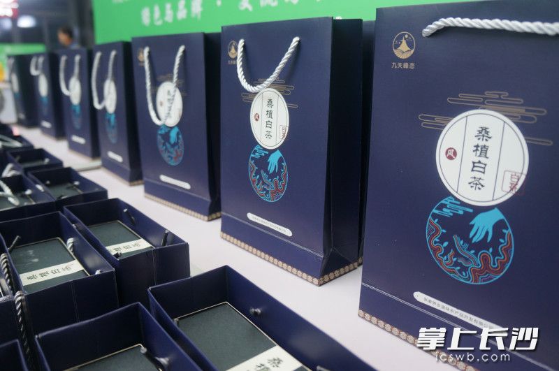 推介会上展示的桑植白茶。长沙晚报全媒体记者 唐朝昭 摄
