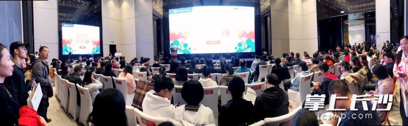 展会讲座现场。 展会讲座现场。