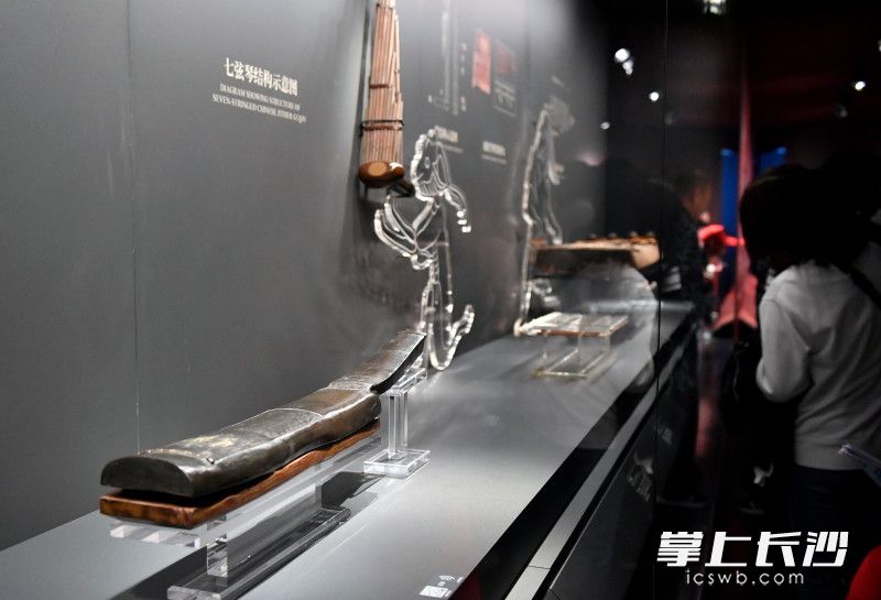 长沙马王堆汉墓出土的七弦琴琴、瑟、竽等乐器。长沙晚报全媒体记者 邹麟 摄