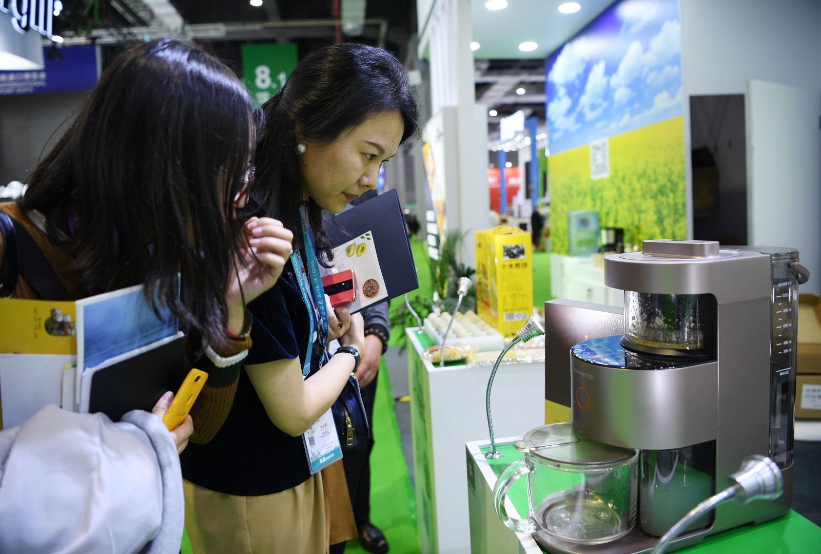 新奇的小家电产品颇受观众青睐。长沙晚报全媒体记者石祯专 刘捷萍 摄影报道