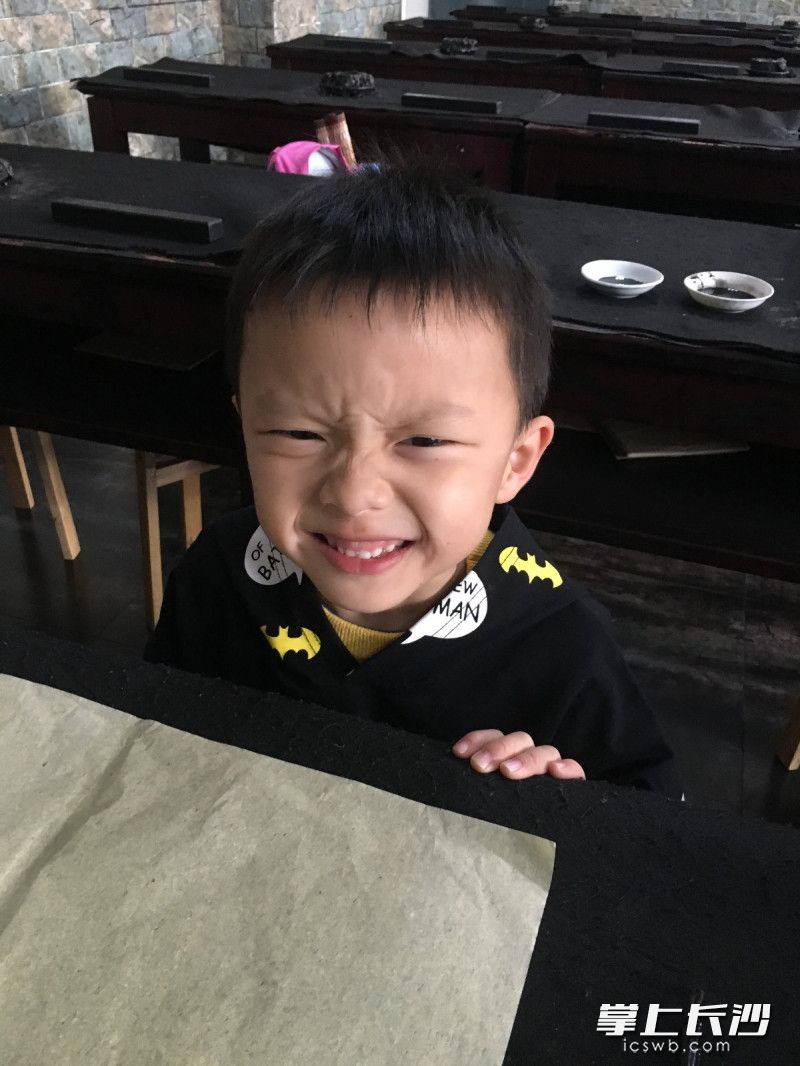 这位考生来了一个表情包。