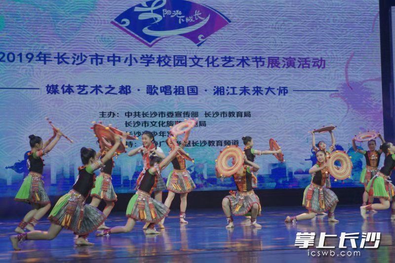 小舞蹈家精彩亮相。