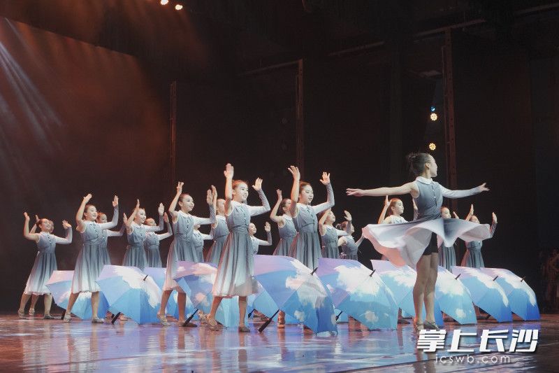 小舞蹈家的展演精彩呈现。