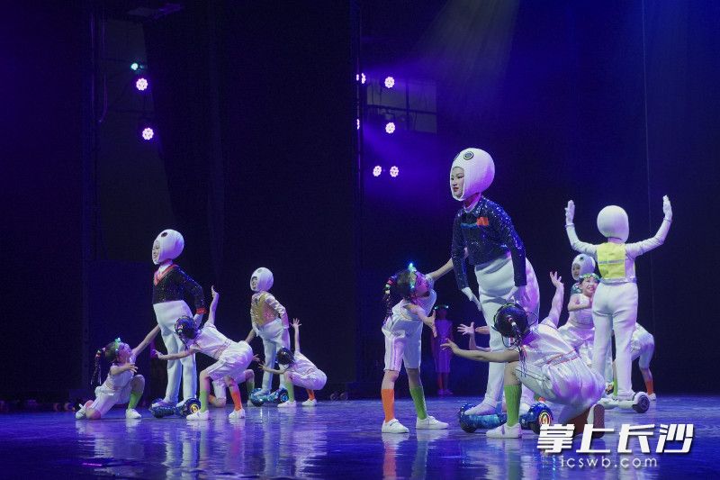 小舞蹈家的展演精彩呈现。