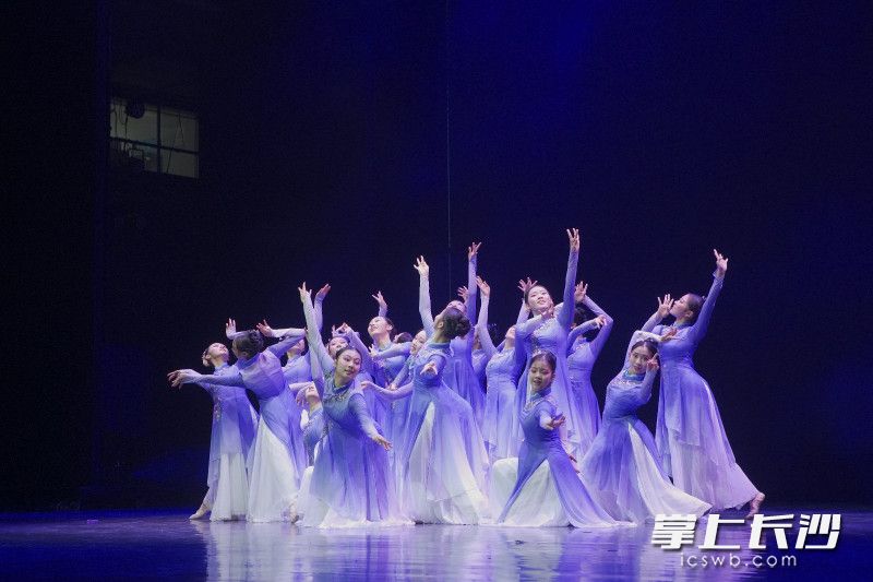 小舞蹈家的展演精彩呈现。