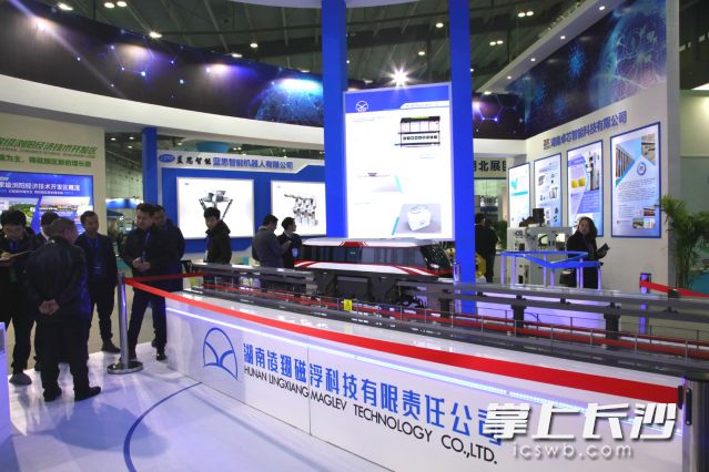 凌翔磁浮专注于磁浮控制器、检测技术研发，展出的磁浮列车模型成为园区展区焦点。