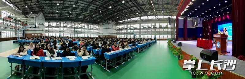 今日“师德养成骨干校长教师集中研修”活动现场。