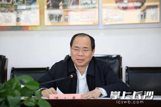 市委常委、市委统战部部长谭小平在专题民主生活会上讲话。长沙晚报全媒体记者  黎铁桥 摄