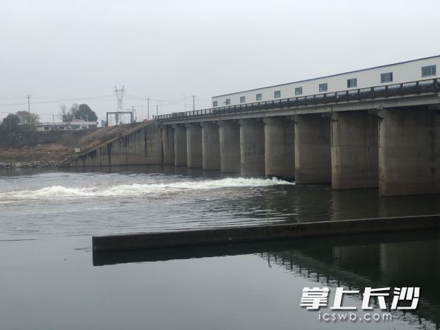 当天，捞刀河补充58万立方生态流量，保证下游河段生态用水需求。