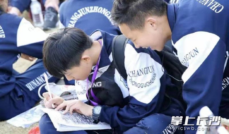 研学中认真做好笔记。