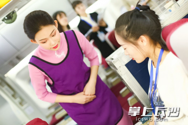 客舱服务考核。
