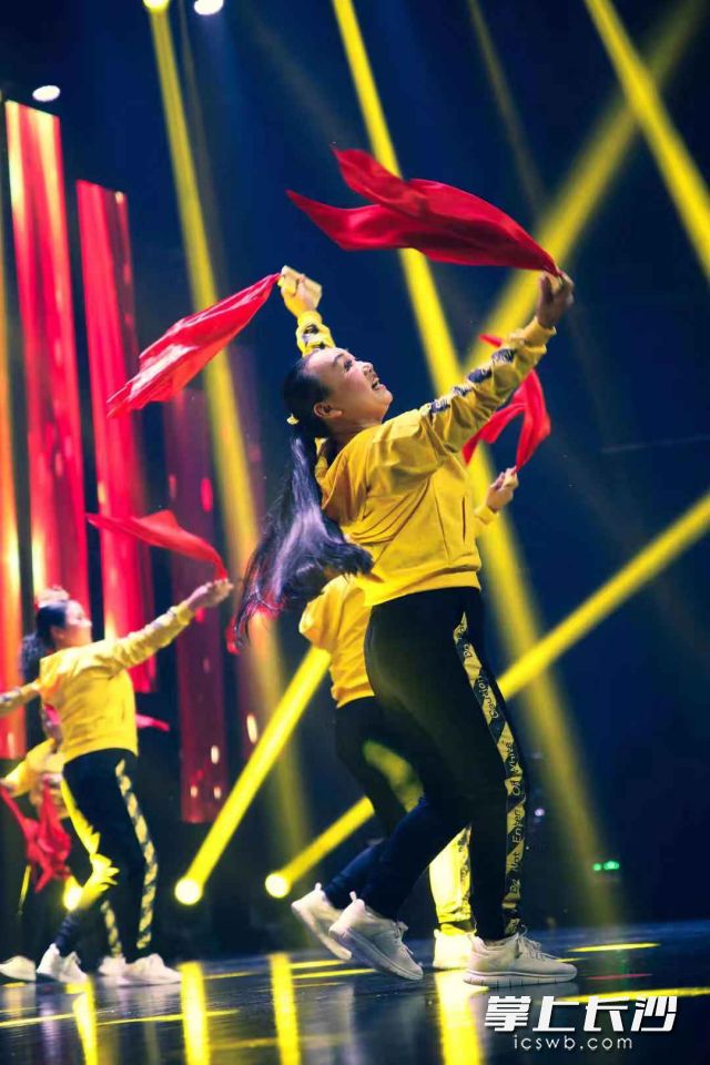 群众自编自演的快板。均为通讯员 曾畅 供图