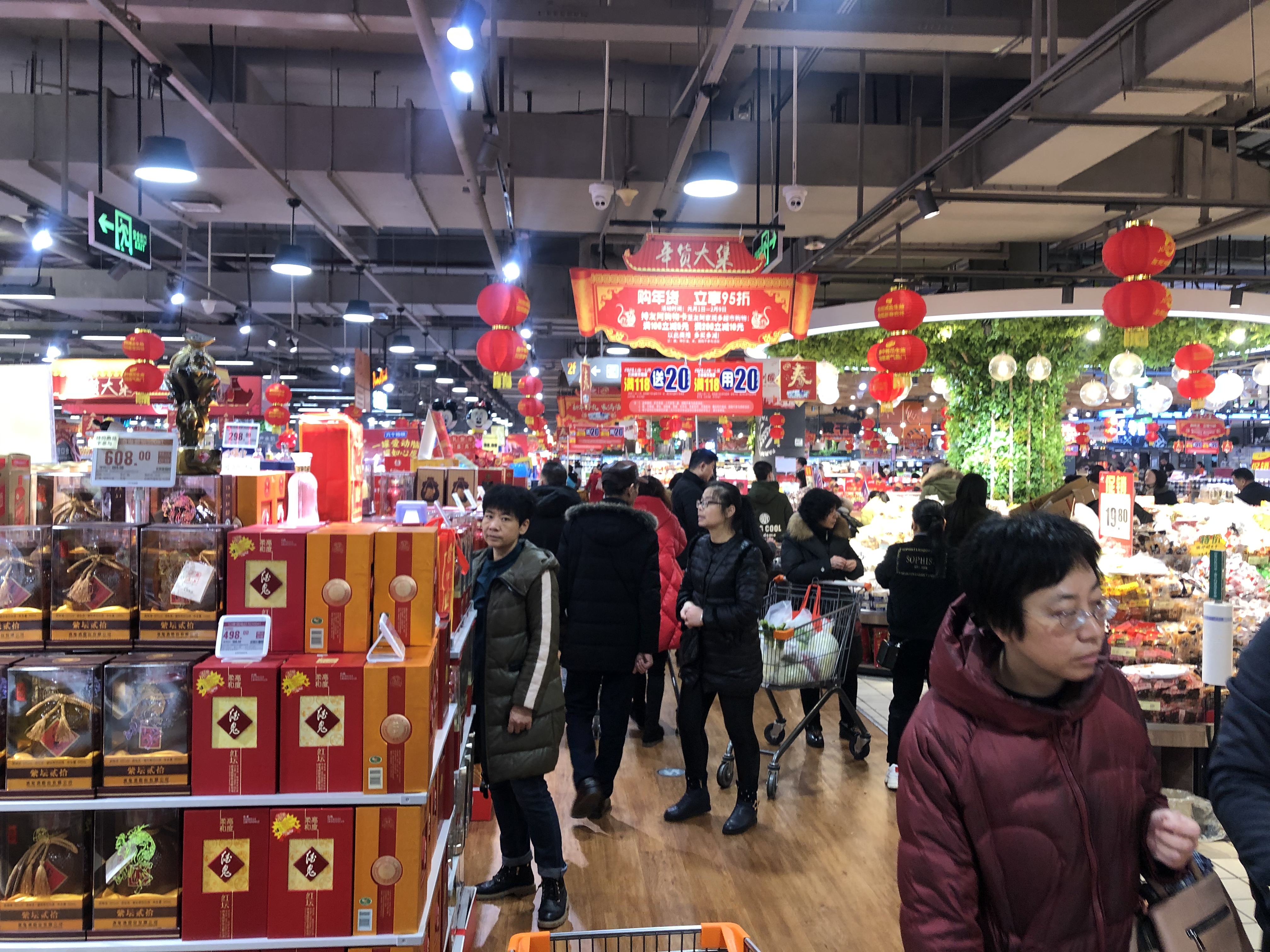 友阿家润多赤岗冲店内年味十足。