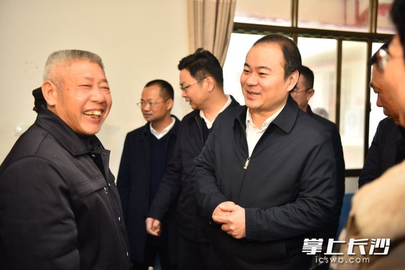 朱健在浏阳市社港镇敬老院看望慰问老人，向他们送上春节祝福