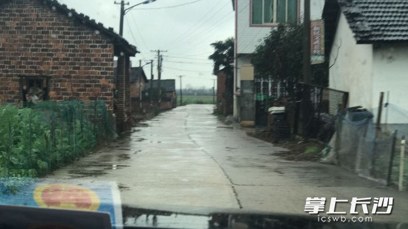蜿蜒的回家路已经修好，足够通行