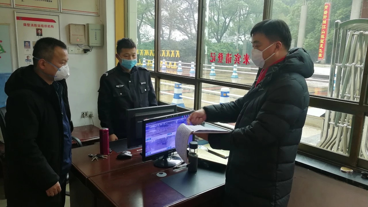 正月初一初二,望城教育系统防控领导小组来到多所学校督查疫情防控工作。均为 通讯员 欧阳柏洁 供图 正月初一初二,望城教育系统防控领导小组来到多所学校督查疫情防控工作。均为 通讯员 欧阳柏洁 供图