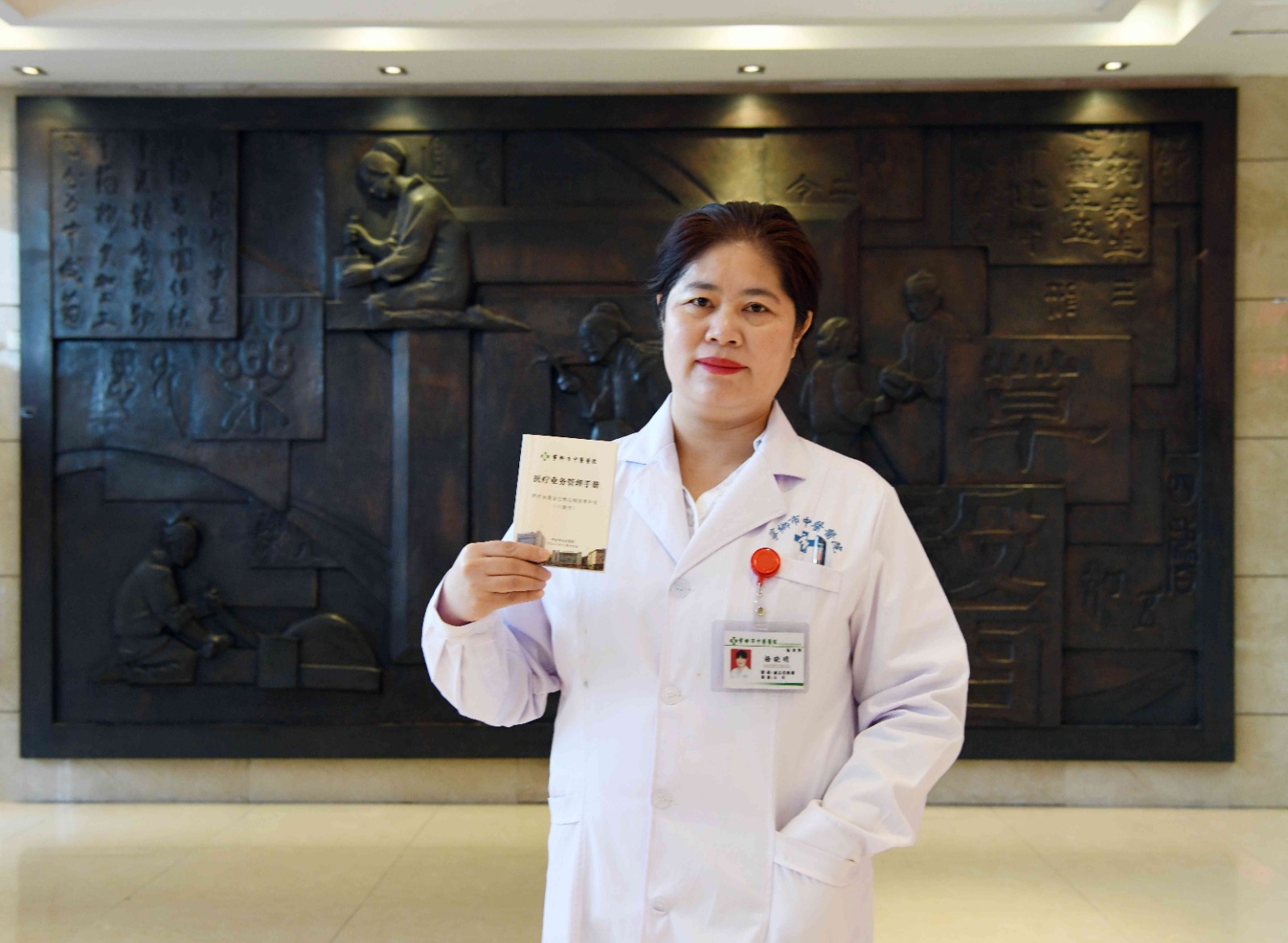 宁乡市中医医院院长助理、医务科长杨晓明。 宁乡市中医医院院长助理、医务科长杨晓明。