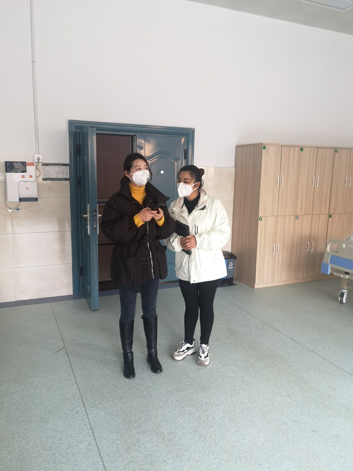 钟鹊与张美伶进行了近两个小时的详细测试及勘察工作。长沙移动供图