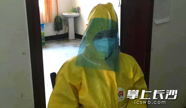 宁乡流沙河镇中心医院全副武装的女护士。受访方供图