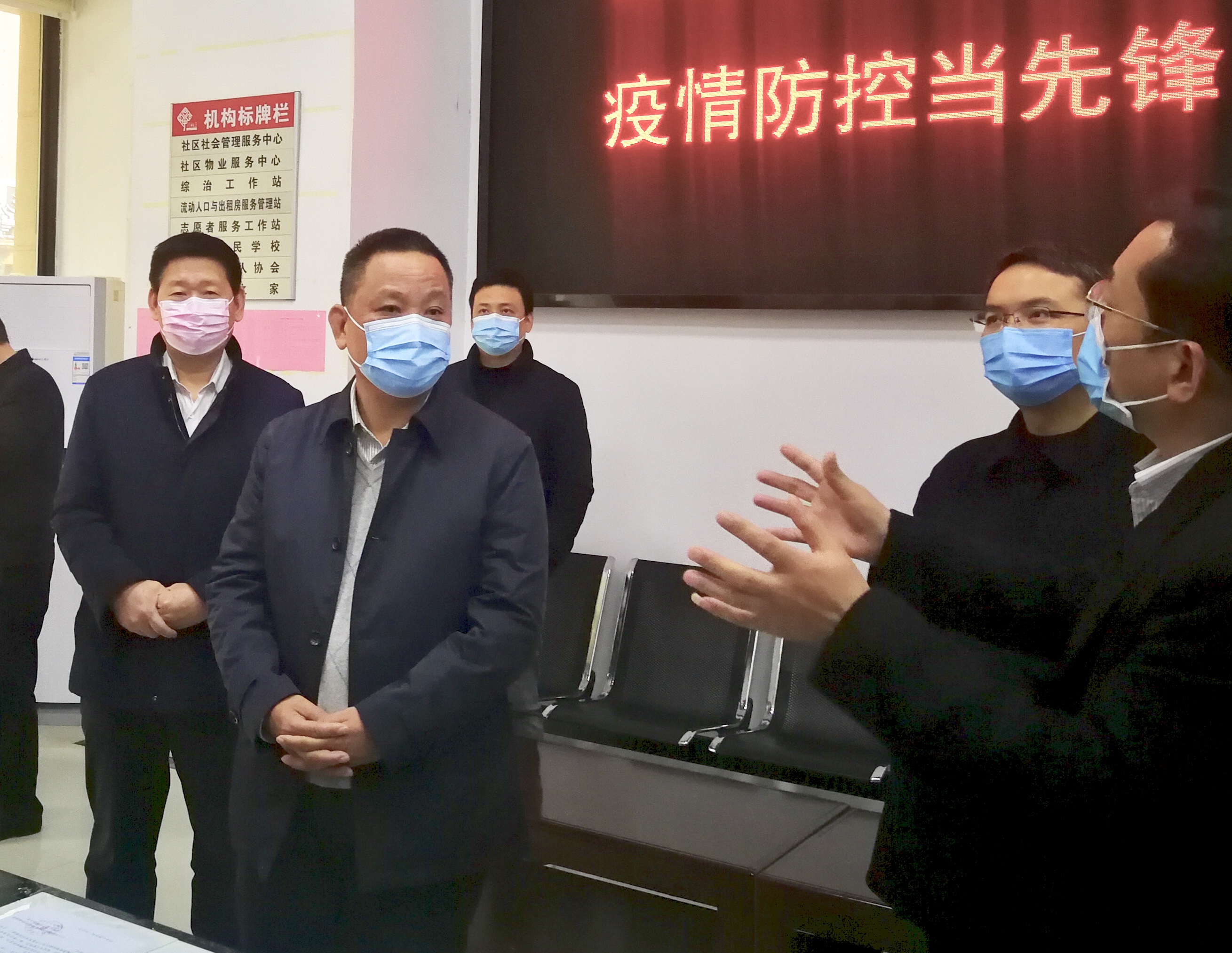 今日，钟钢赴宁乡督导调研疫情防控及复工复产工作。 长沙晚报通讯员 陈勇 摄