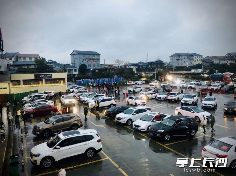 沪昆高速怀化段安江服务区。均为湖南高速警察供图