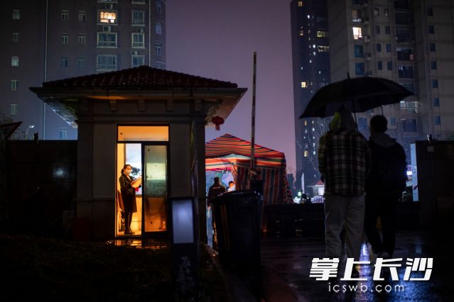王曼在值班点。