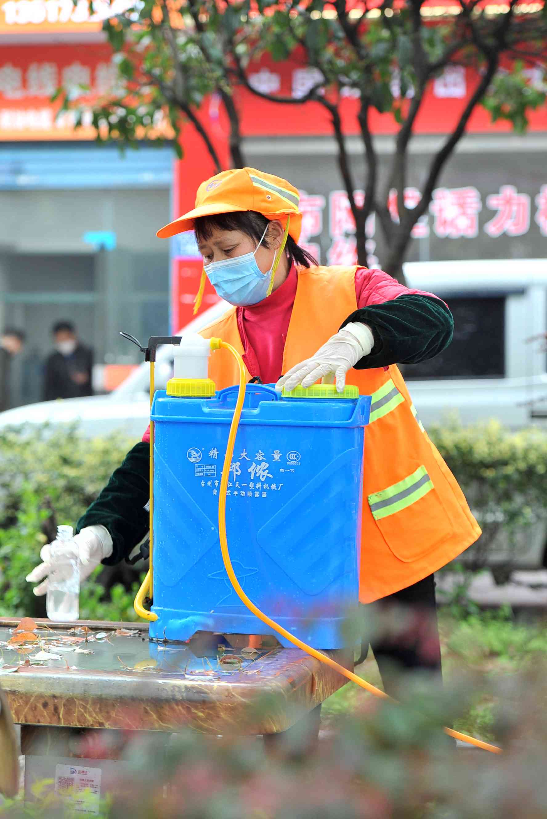 付金秀每天要对自己的责任区进行两次消杀。