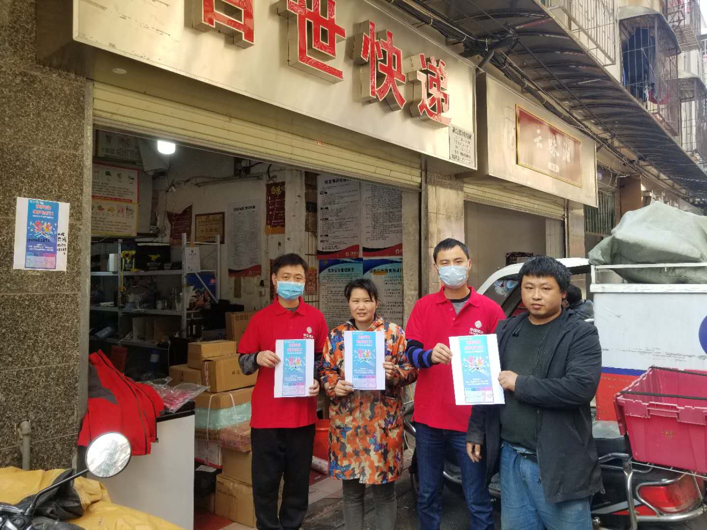 快递小哥用上了长沙移动的专属5G套餐，资费能省一半，享用5G速度。 颜颜摄