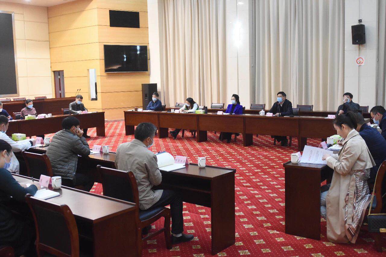 昨日，市总工会组织召开专题会议，部署落实新冠肺炎疫情防控特别慰问消费券发放工作。