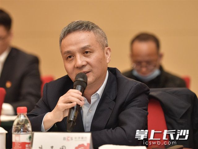 长沙银行党委书记、董事长朱玉国发言。长沙晚报全媒体记者 邹麟 摄