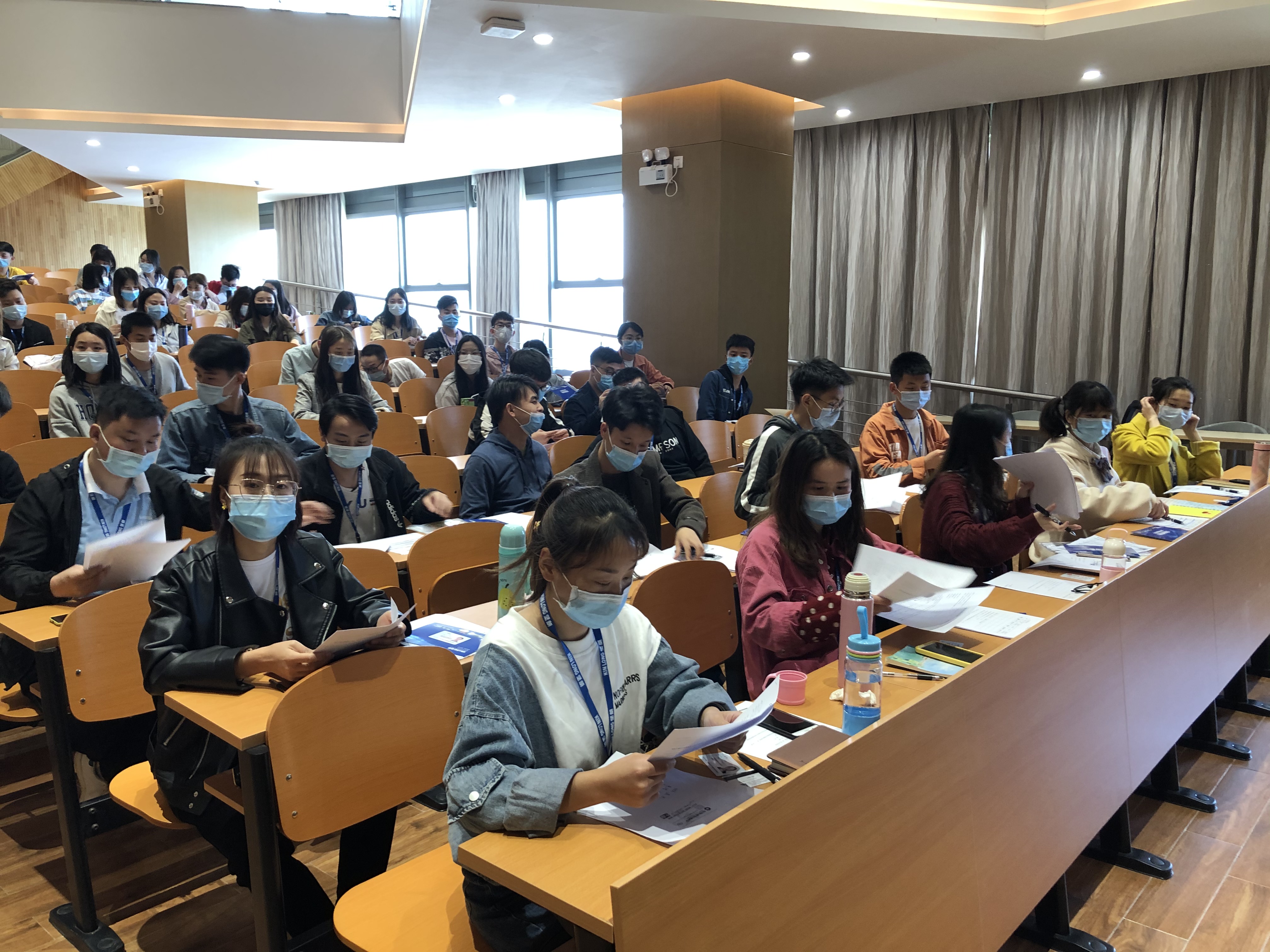 湖南工业职业技术学院坚朗订单班学生在企业参加岗前培训