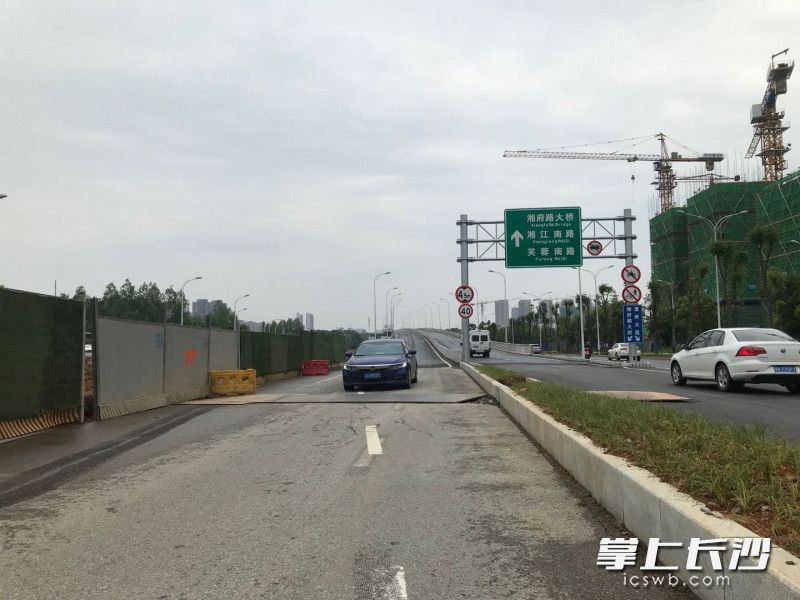 长沙湘府路快速化改造（河西段）洋湖路段主线桥东西双向今日正式放开交通，从河西洋湖区域到达主城区大大缩短时间。长沙晚报全媒体记者 张洋子 摄