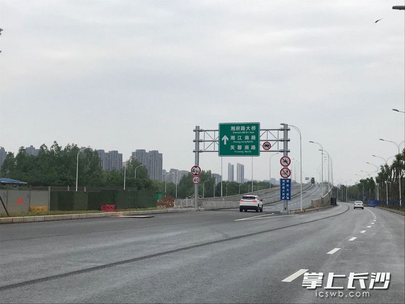 长沙湘府路快速化改造（河西段）洋湖路段入口。