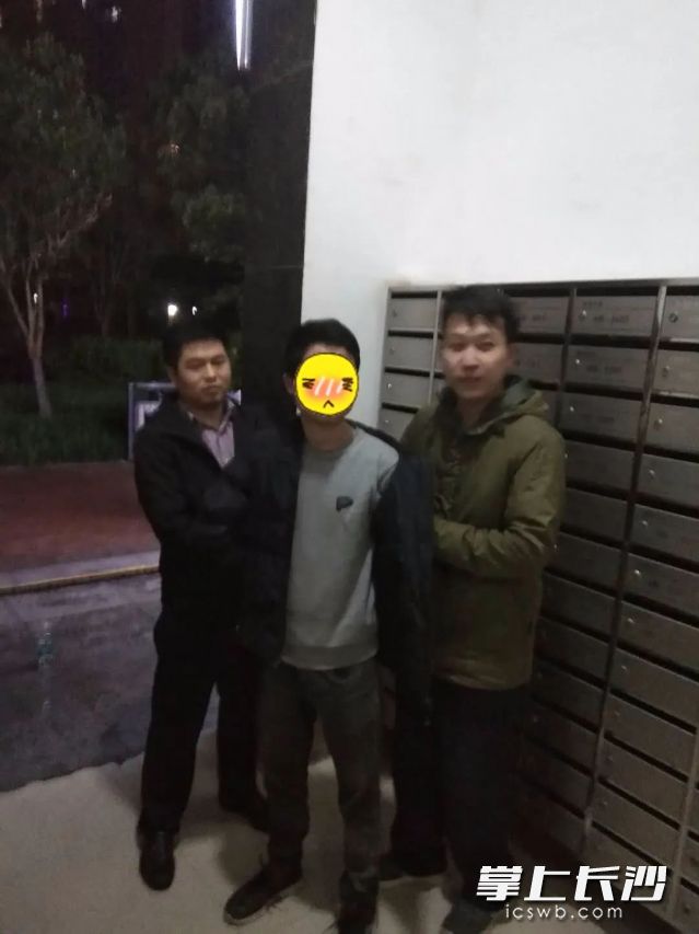 民警抓获嫌疑人。通讯员供图