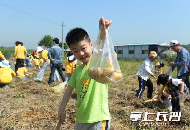 一名学子收获满满。长沙晚报全媒体记者 石祯专 摄