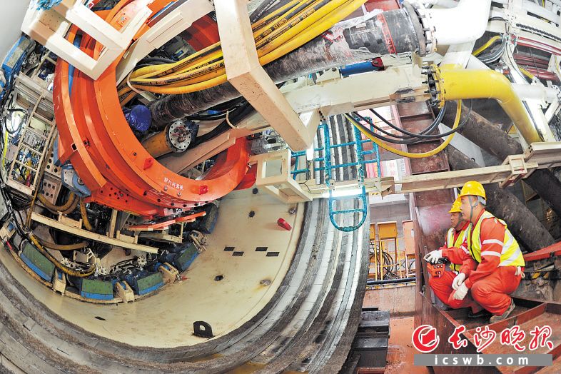 2019年4月22日，长沙地铁3号线湘江隧道顺利贯通，施工中成功穿越国内最大最复杂的水下溶洞区，开创了国内同类工程施工先河。长沙晚报全媒体记者 王志伟 摄（资料图片）