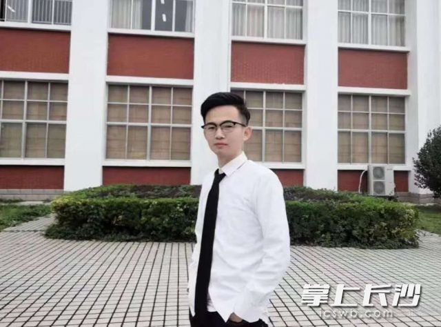 刘铸纬个人照片