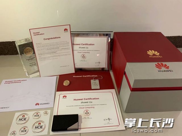 刘铸纬获得华为HCIE证书