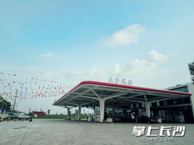 今日，位于位于开福区华宁路与汤家湖路交界处的汤家湖加油站正式投入运营。长沙晚报全媒体记者 陈焕明 通讯员 张晶 摄