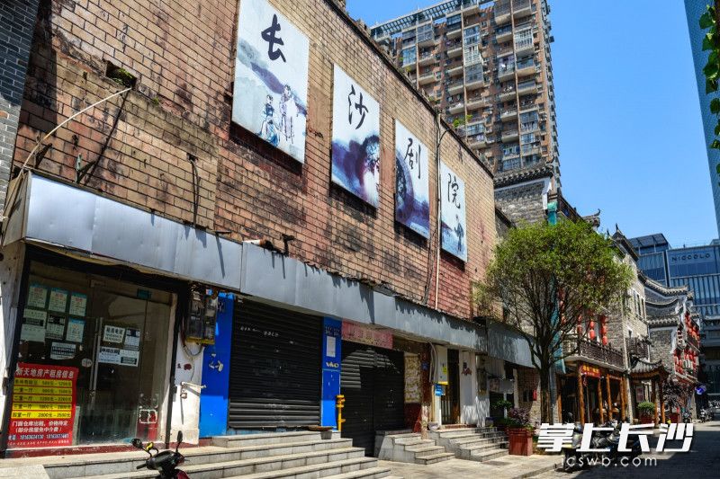 登隆街有”亮壳子街”之称,梅兰芳曾经在长沙剧院演出过。