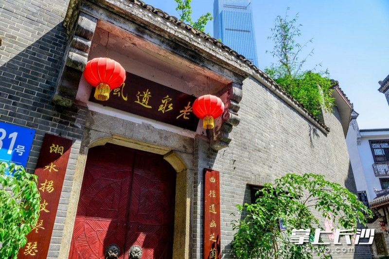 清末起，清幽僻静的白果园就是名副其实的富人区，著名爱国民主人士程潜，清末翰林、民国著名书法家郑家溉等都将公馆设于此，或居住于此。