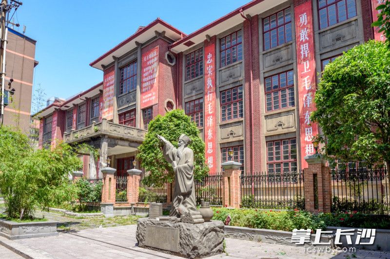原省粮食局大院经历有机更新后成为了一处网红打卡点。 