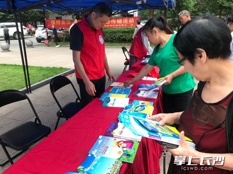 活动现场，市民针对自己关心的气象灾害问题“点菜”。
