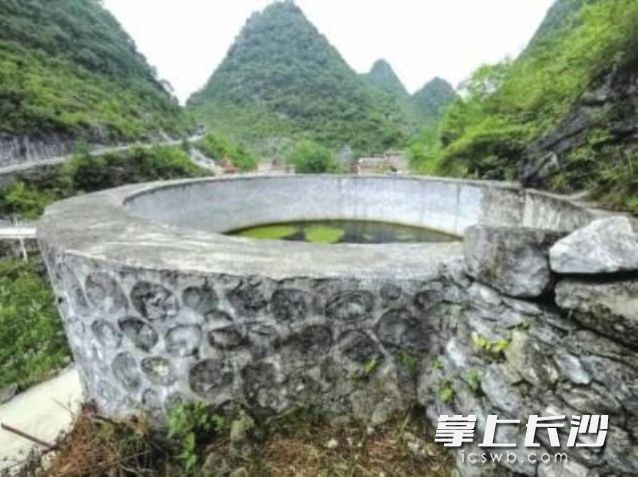 中信银行在广西田林县西华村援建的水柜项目