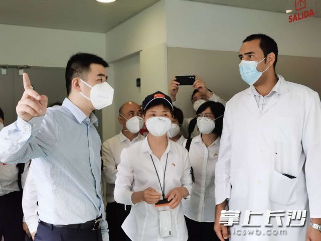专家组走访马拉博新冠肺炎定点医院——桑帕卡医院。受访者 供图