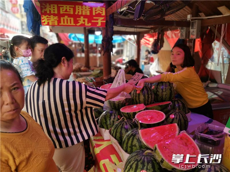 下碧湘街人气旺盛。