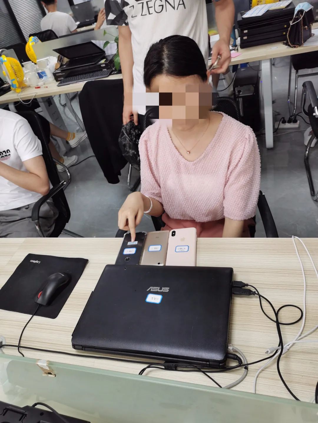 一公司每人配备了两台或多台工作手机，引起民警注意。高新区警方供图