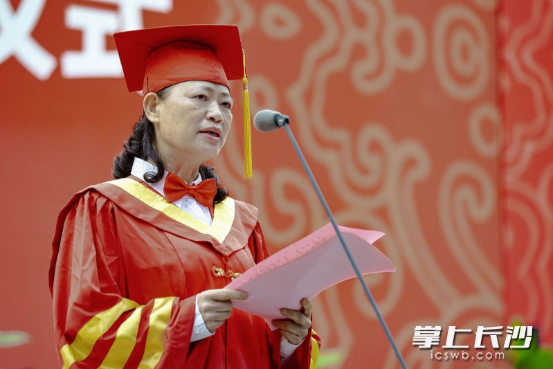 中南大学校长田红旗在作题为“不惧挑战、勇创未来”的主旨讲话。长沙晚报全媒体记者石祯专 通讯员王轩 摄